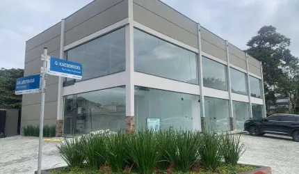 Prédio de Esquina Comercial c/ 501,00m² amplo estacionamento frontal,