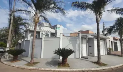 Lindo Sobrado de Esquina à venda em Paulínia com 2 dormitórios.