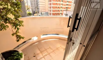 Apartamento à venda no bairro Centro em Campinas/SP, com 1 dormitório e 2 garagens.