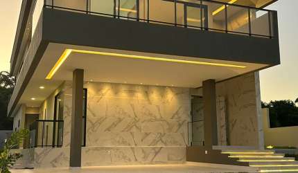 Casa duplex no Condomínio Alphaville, 05 suítes, BR-101, 230