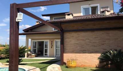 Bela casa de campo a venda, MOBILIADA, situada no Km157 da Castelo Branco.  Condomínio Ninho Verde 1
