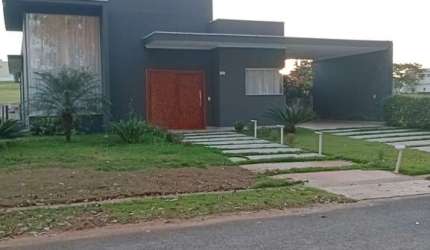 Belíssima casa a venda em frente ao lago