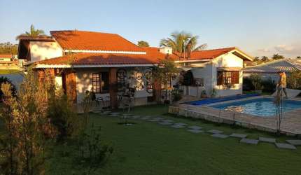 Essa é a casa de campo que você procura! São 900m² de área, 155m² de contrução. Piscina, área gourmet e muito verde!