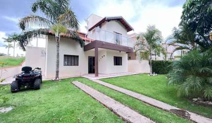 Grande Oportunidade! São 4 dormitórios, piscina aquecida, energia solar próximo ao clube R$ 580mil