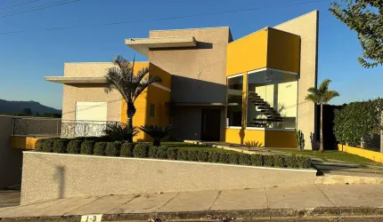Casa Luxuosa com Piscina e Espaço Gourmet. Porteira fechada! 