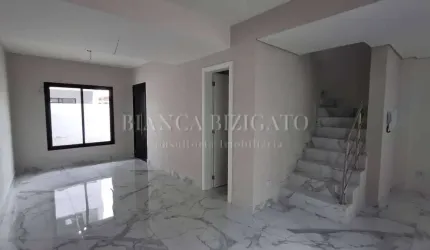 Sobrado Pronto para Morar, com Terraço, Localização Privilegiada do Xaxim!