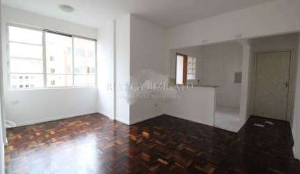 Amplo Apartamento com 2 Dormitórios no Centro