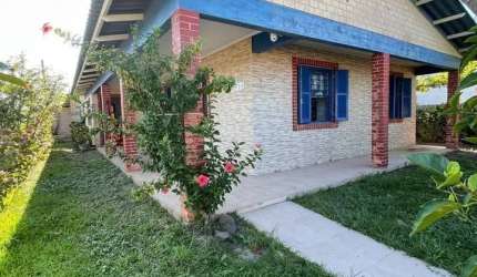 VALOR REDUZIDO – VENDA IMEDIATA!   Casa Espetacular na Avenida Principal de Cidreira por R$ 192.000,00!
