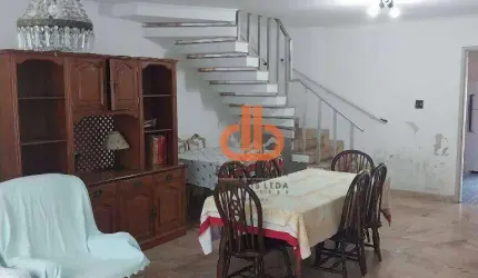 Ótimo sobrado Boqueirão Três quartos
