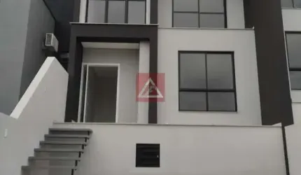 CASA DE TRÊS QUARTOS COM 115m² EM GOVERNADOR CELSO RAMOS