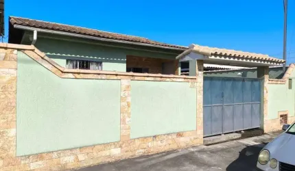 Casa de condomínio à venda, 240m²