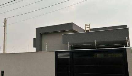 **CASA EM MIRASSOL** 3 DORMITÓRIOS SENDO UM SUÍTE, AMBIENTE TODO INTEGRADO COM ACABAMENTO DE ALTO PADRÃO, por: