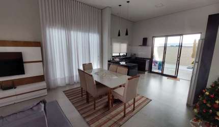 Casa com 3 quartos para alugar na Avenida Prefeito Jesuino Ruy, Residencial Central Parque, Salto por R$ 7.210