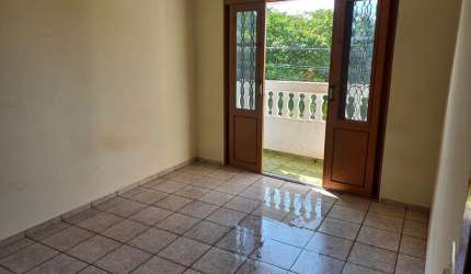 Casa com 2 quartos para alugar na Rua Tangarás, 108, Jardim Santa Lúcia, Salto por R$ 1.450