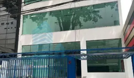 Prédio Comercial - 100 m Metro Santa Cruz
