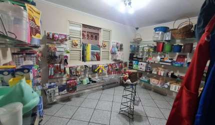 Casa Comercial à venda no Cecap. Ótima localização.  Uma grande oportunidade de morar e montar o seu negócio dentro da mesma estrutura!!!!