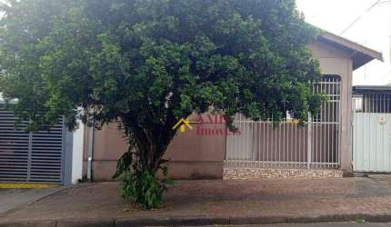 Casa à venda no Bairro Algodoal com 3 dormitórios, quintal grande.
