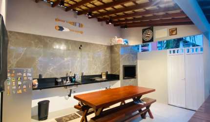 Apartamento em excelente estado, três ruas atrás da praia, reformado.