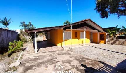 Casa com amplo terreno