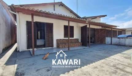 Casa com amplo terreno em Santa Terezinha
