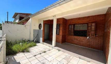 Casa com 02 quartos próximo ao mar