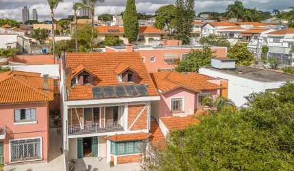 Casa tipo para venda com 4 quartos, sendo 2 suítes, 317m²