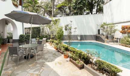 Casa tipo para venda com 5 quartos, sendo 3 suítes, 465m²