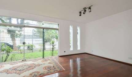 Sobrado para venda com 4 quartos, sendo 2 suítes, 331m²