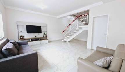 Sobrado para venda com 3 quartos, sendo 2 suítes, 180m²