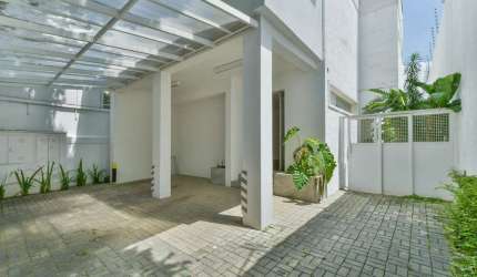 Sobrado para venda e locação com 4 quartos, sendo 1 suíte, 345m²