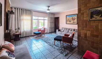 Casa tipo para venda com 5 quartos, sendo 2 suítes, 275m²