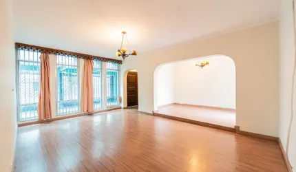 Casa tipo para venda com 4 quartos, sendo 1 suíte, 299m²