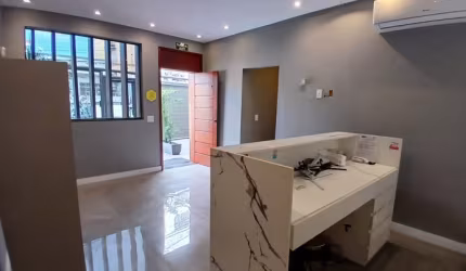 Casa comercial 8 salas, 3 banheiros, em Nilópolis -RJ
