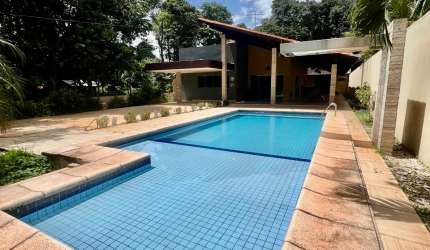 Casa térrea confortável cercada pela natureza