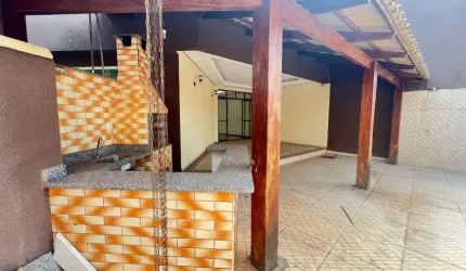 Sobrado com 4 quartos e piscina com churrasqueira no Setor Nova Suíça