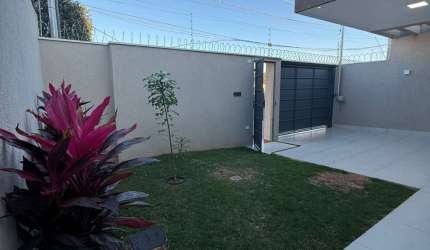 Linda CASA no Bairro RITA VIEIRA
