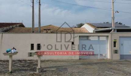Casa com piscina e churrasqueira à venda no Bairro Parque D'aville - Peruíbe - SP