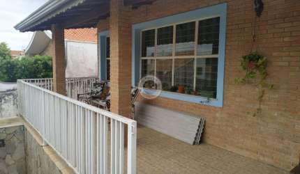 Casa com uma localizacao perfeita para voce !!!