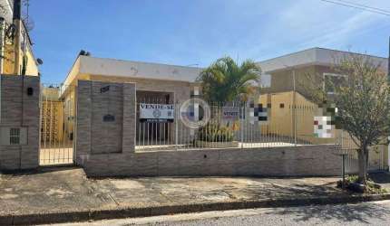 Casa com 4 dormitorios bem localizada