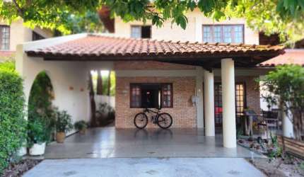 Excelente casa em condomínio