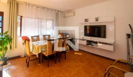 Casa para Aluguel - Cavalhada, 2 Quartos,  200 m² - Porto Alegre