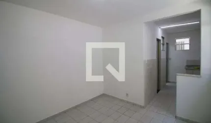 Casa para Aluguel - Ramos, 1 Quarto,  25 m² - Rio de Janeiro
