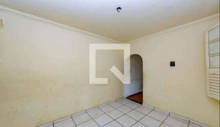 Casa para Aluguel - João Pinheiro, 2 Quartos,  75 m² - Belo Horizonte