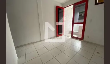 Apartamento para alugar na Rua João Bruno Lobo, Curicica, Rio de Janeiro por R$ 850