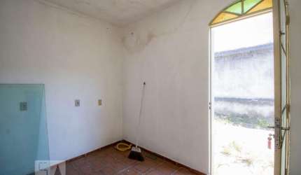 Casa para Aluguel - Cachoeirinha, 2 Quartos,  360 m² - Belo Horizonte