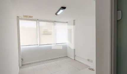 Kitnet / Stúdio para alugar na Avenida Olof Palme, Jacarepaguá, Rio de Janeiro por R$ 1.062