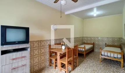 Kitnet / Stúdio para alugar na Rua Carijós, Tupi, Praia Grande por R$ 1.190