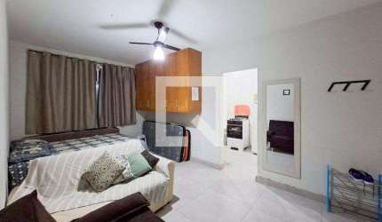 Kitnet / Stúdio para alugar na Rua Caiapós, Tupi, Praia Grande por R$ 1.390