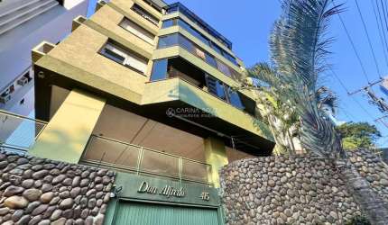Apartamento à venda 2 dormitórios, 1 vaga coberta, no Centro de Novo Hamburgo com churrasqueira e sala de estar.