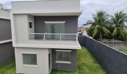 Casa a Venda com 120 m² 4/4 sendo 3 suítes no condomínio Ville Garden Miragem em Buraquinho